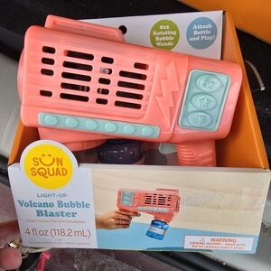 Sun Squad Volcano Bubble Blaster - Coral and Mint